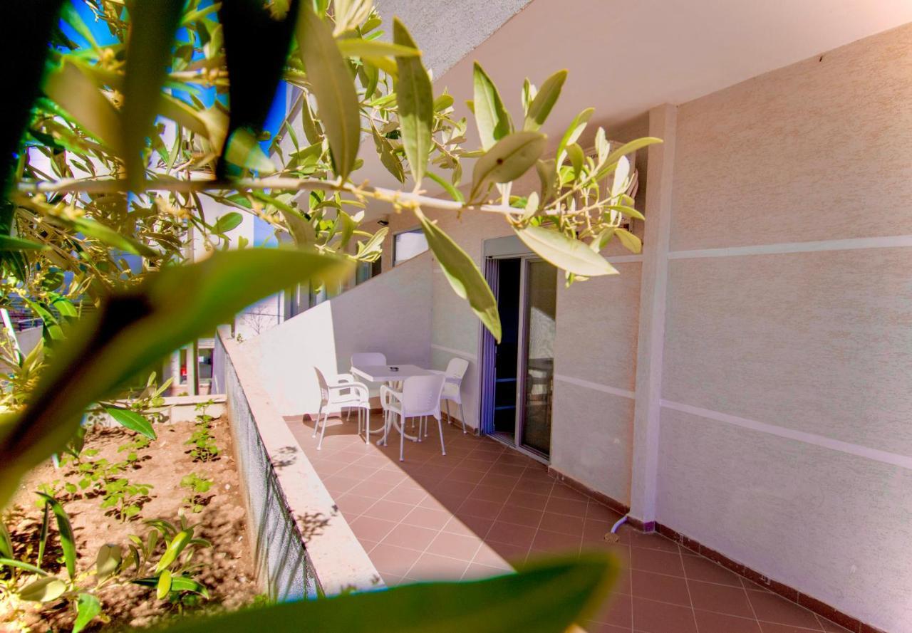 Grand Blue Aparthotel Sarande Exterior photo