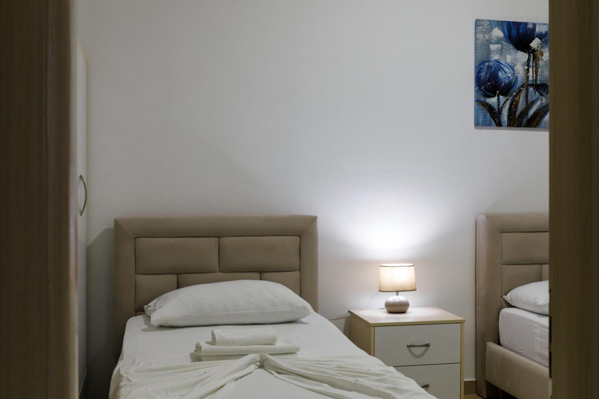 Grand Blue Aparthotel Sarande Exterior photo