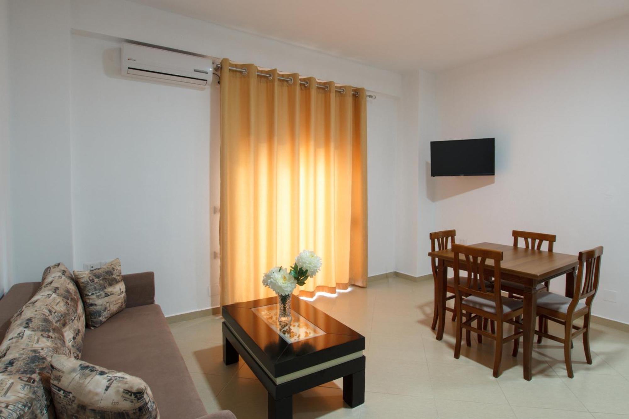 Grand Blue Aparthotel Sarande Exterior photo