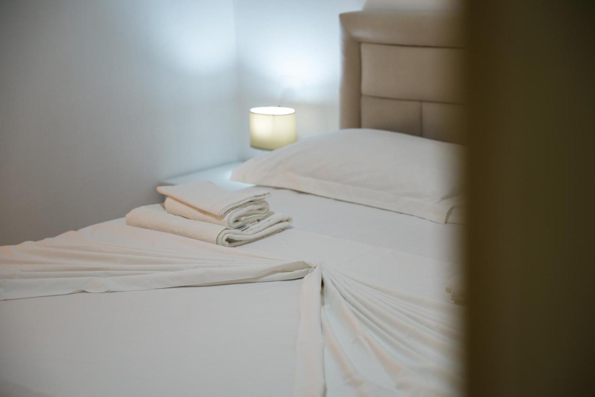 Grand Blue Aparthotel Sarande Exterior photo