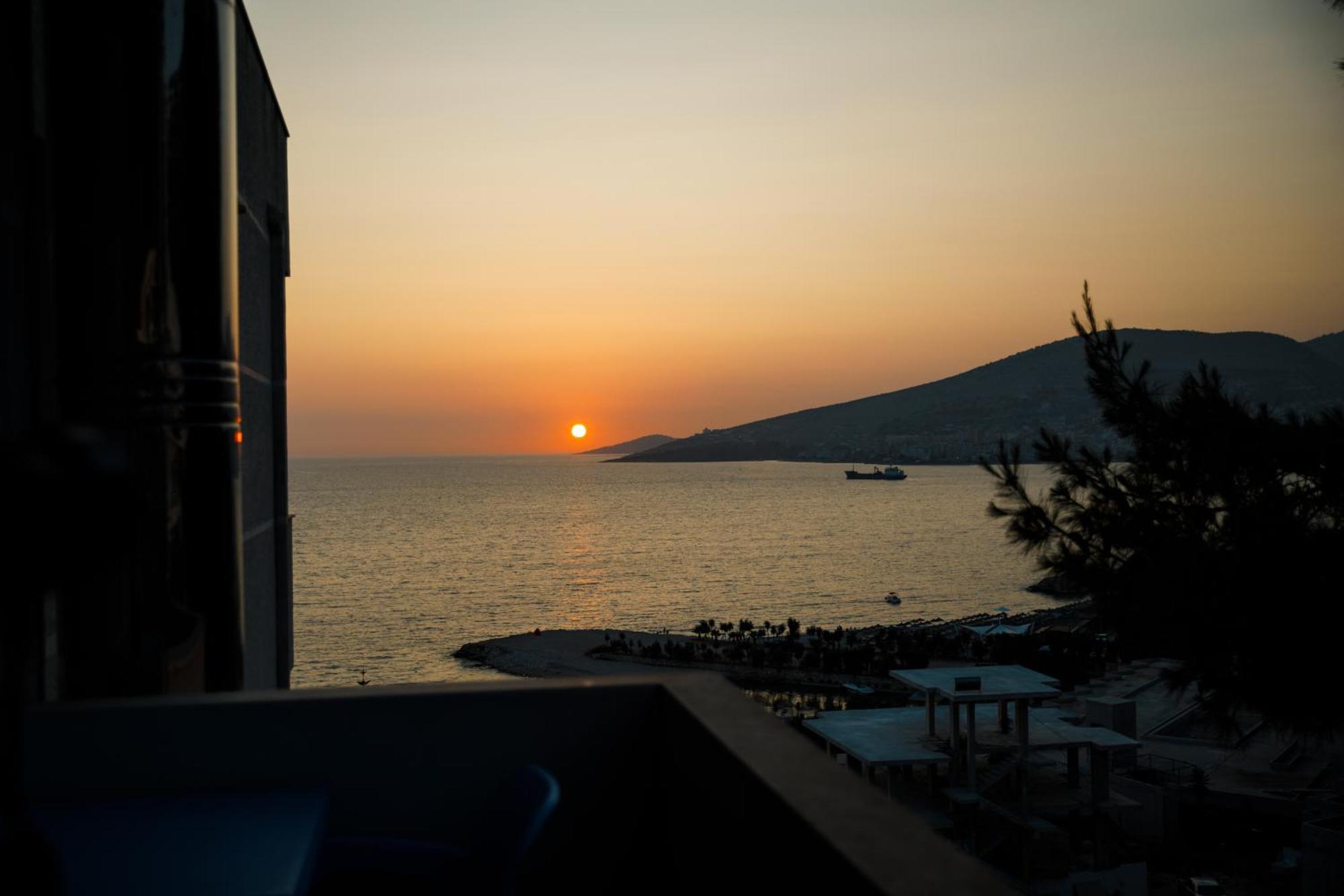 Grand Blue Aparthotel Sarande Exterior photo
